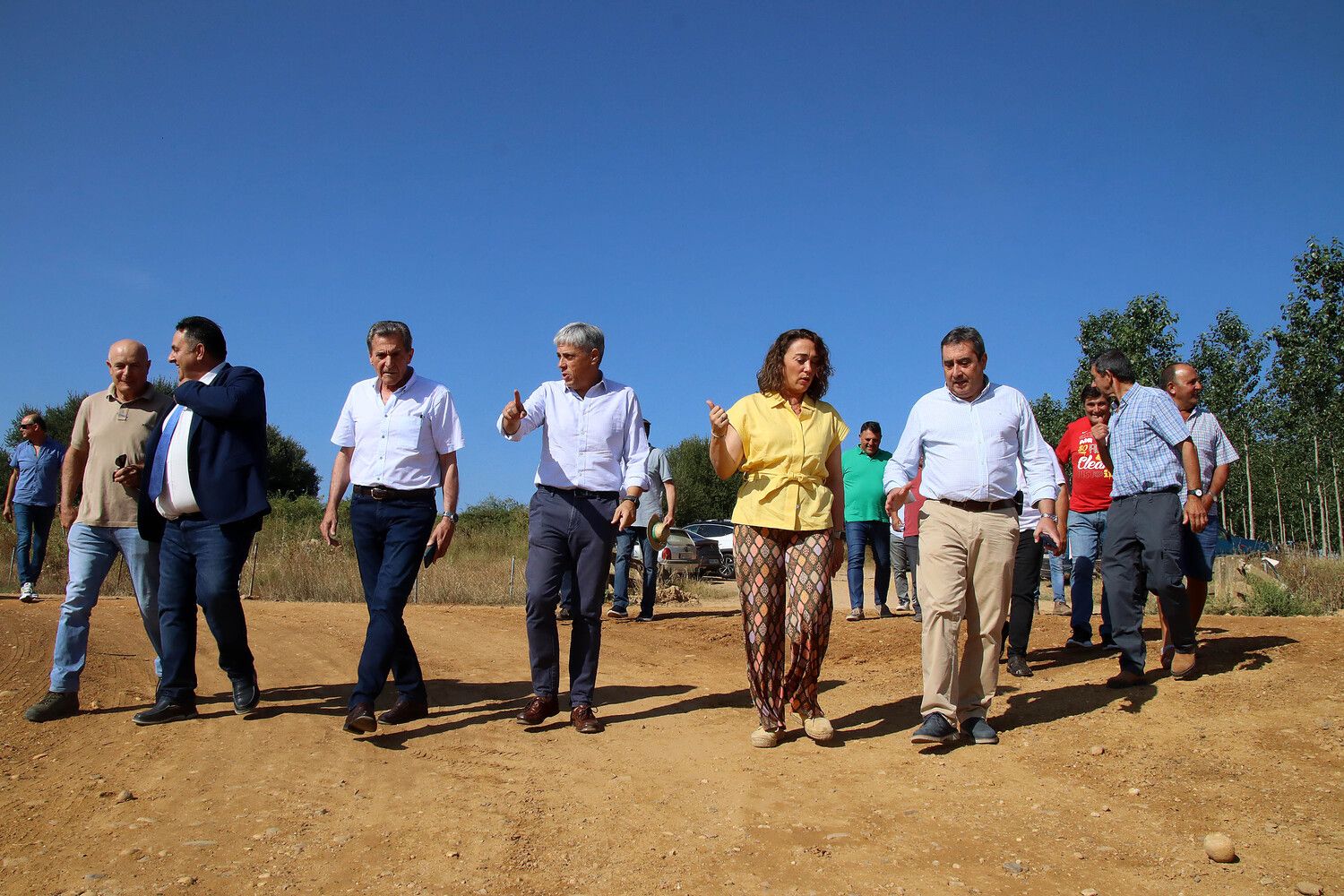 La consejera de Agricultura visita las obras de modernización del regadío de la Comunidad de Regantes del Canal Alto de Villares