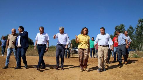 La consejera de Agricultura visita las obras de modernización del regadío de la Comunidad de Regantes del Canal Alto de Villares
