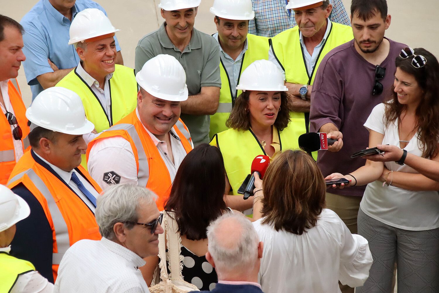 La consejera de Agricultura visita las obras de modernización del regadío de la Comunidad de Regantes del Canal Alto de Villares