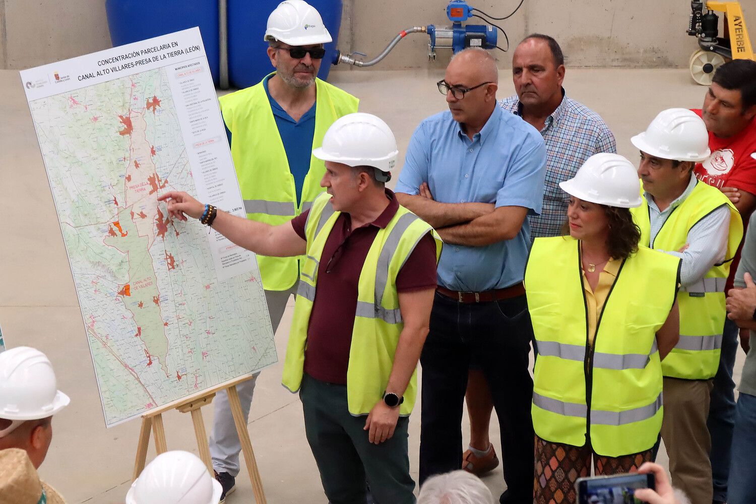 La consejera de Agricultura visita las obras de modernización del regadío de la Comunidad de Regantes del Canal Alto de Villares