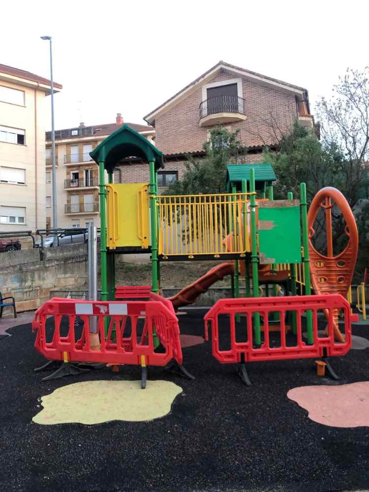 Valencia De Don Juan Parque Infantil