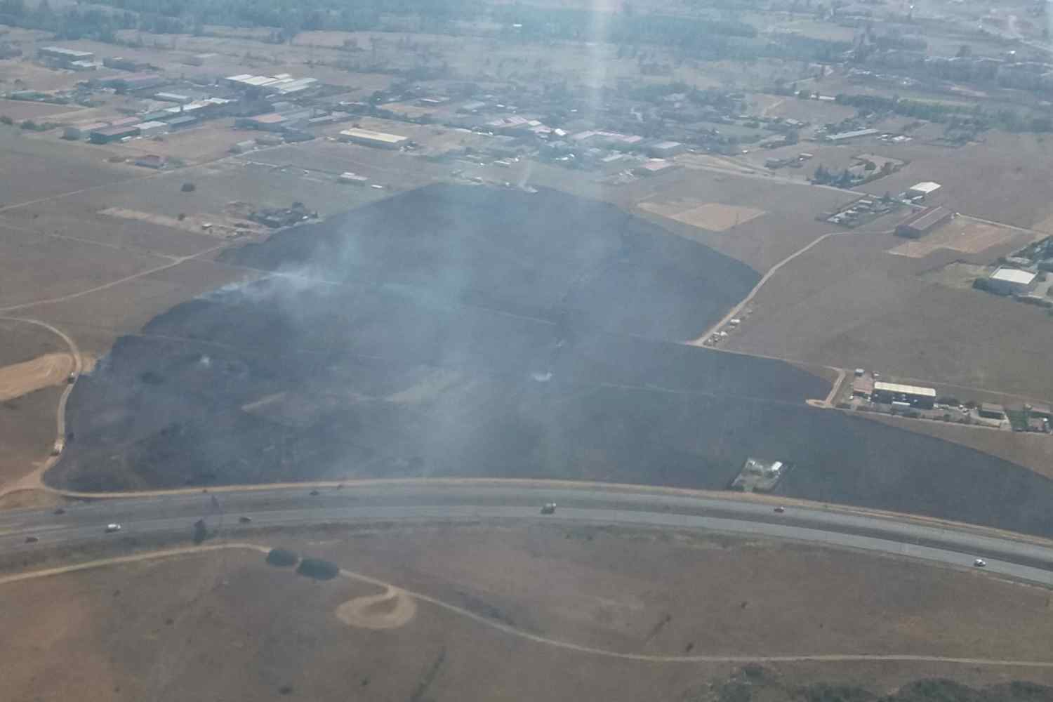 Controlado el incendio periurbano en Santa Olaja de la Ribera (León)