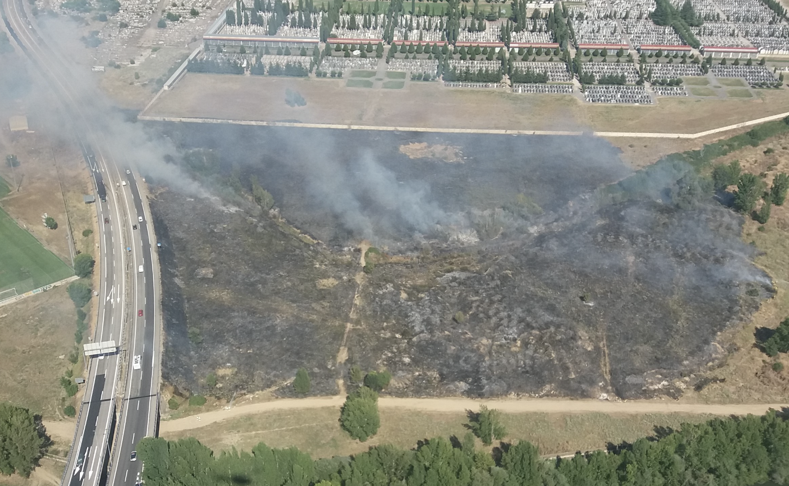 Incendio en las proximidades del cementerio de León