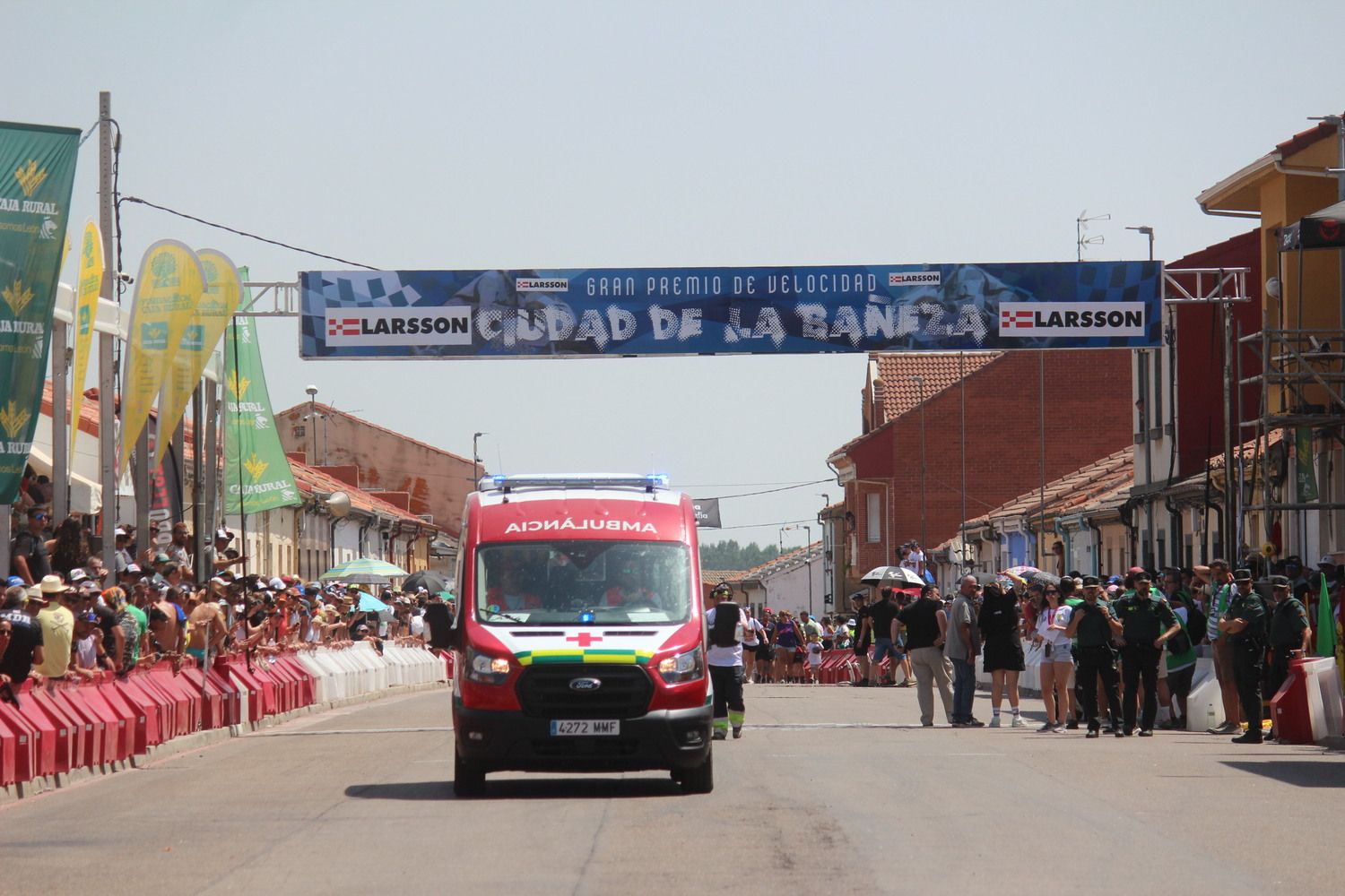 El atropello a un comisario termina de forma prematura el Gran Premio de La Bañeza (León)