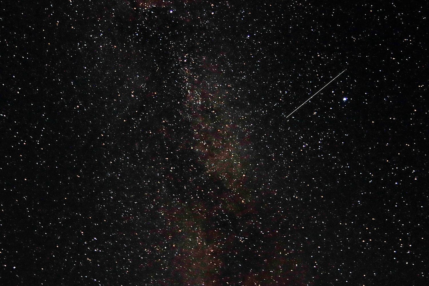 Las Perseidas iluminan el cielo de La Cepeda (León) |  Peio García / ICAL