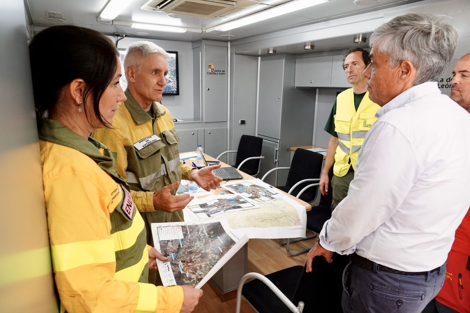 El incendio forestal de Castrillo de los Polvazares  baja a nivel 1 | Campillo / ICAL.