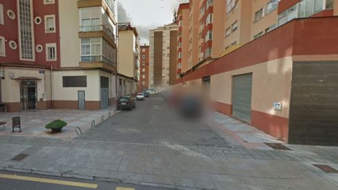  Vecinos de la calle Río Valdueza en León exigen la higienización de una vivienda después de hallar un cadáver en avanzado estado de descomposición