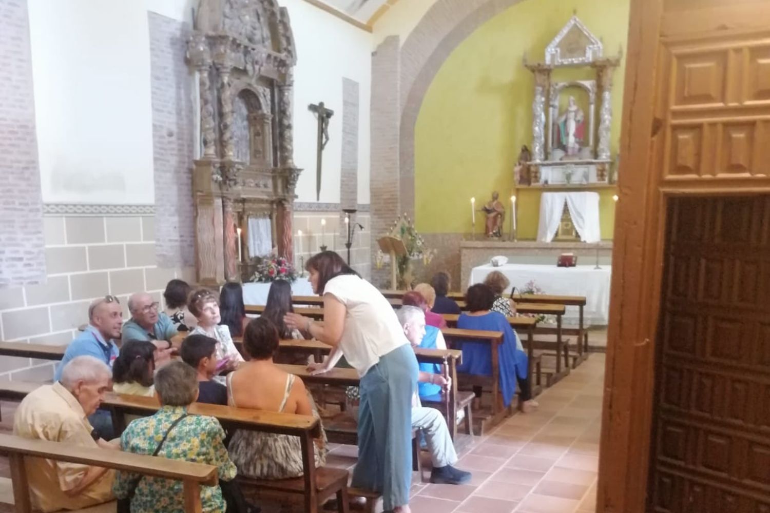 Vecinos de Cabañas (León)denuncian el abandono de su iglesia y cementerio por parte del párroco