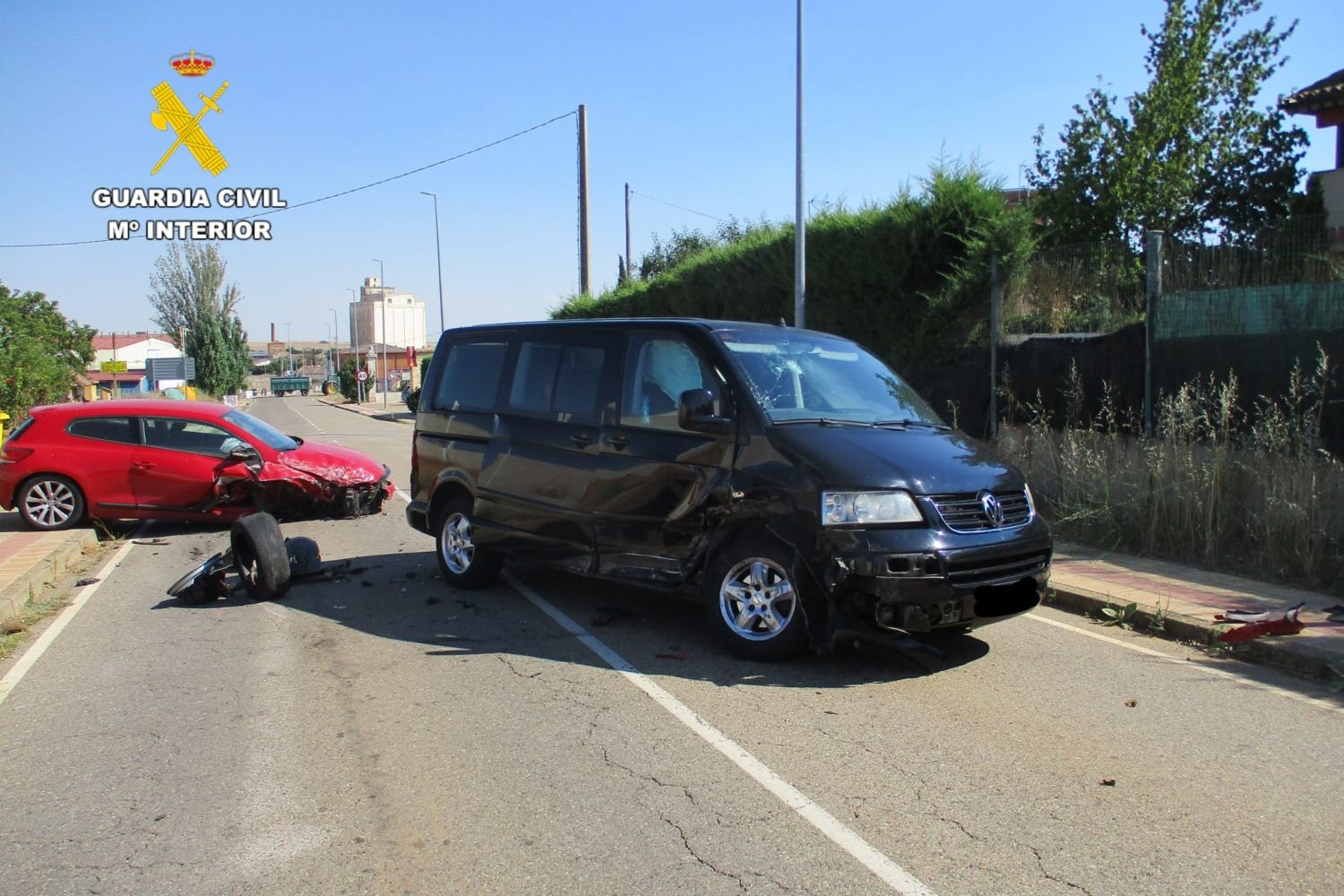 Investigado un conductor por conducción temeraria tras colisión frontal en Sahagún (León)