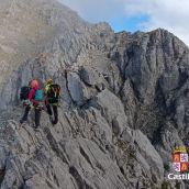 Rescatan a dos montañeros en Peña Ubiña (León) tras quedar enriscados