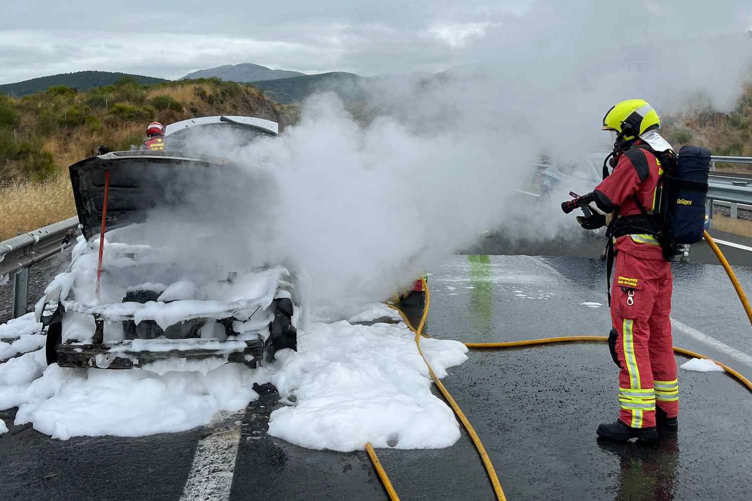 coche ardiendo ap 66