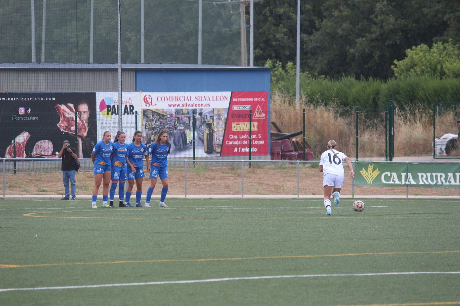 Partido entre el CD Olímpico de León y el Real Madrid B en el II Torneo Reino de LEón