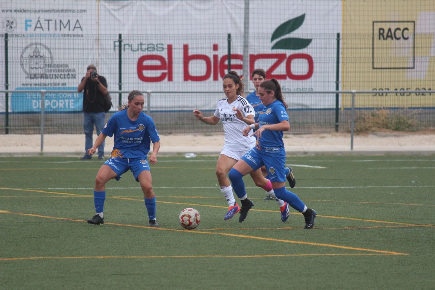 Partido entre el CD Olímpico de León y el Real Madrid B en el II Torneo Reino de LEón