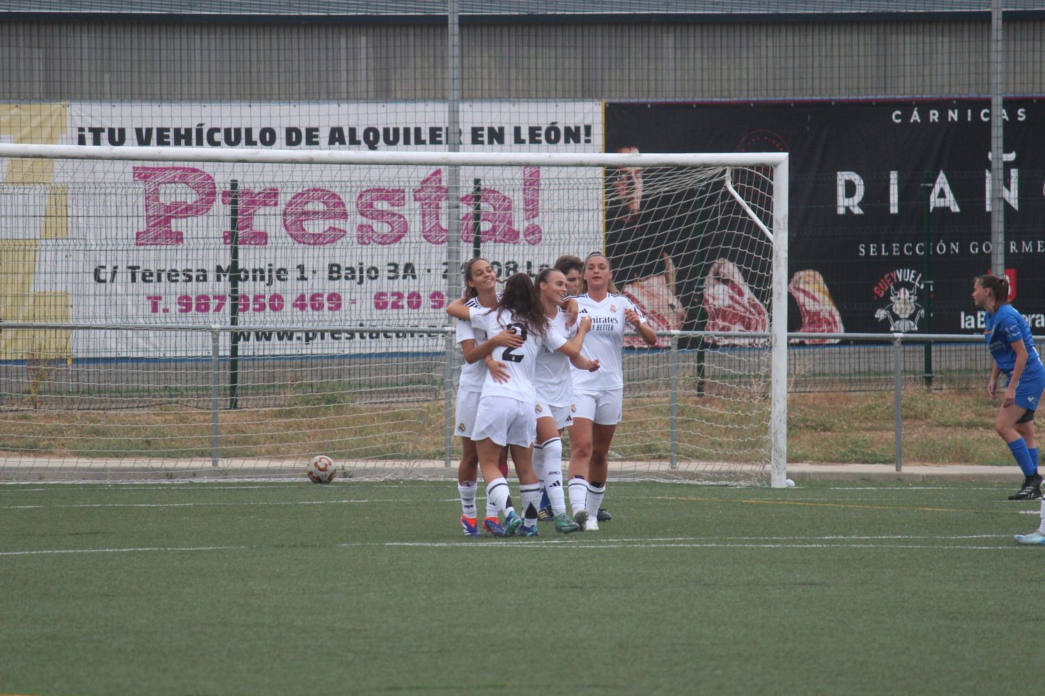 Partido entre el CD Olímpico de León y el Real Madrid B en el II Torneo Reino de LEón