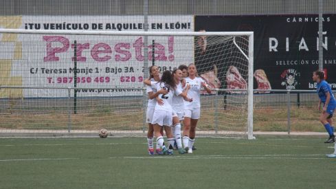 Partido entre el CD Olímpico de León y el Real Madrid B en el II Torneo Reino de LEón