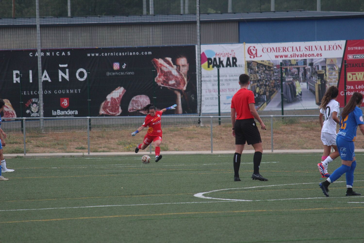 Partido entre el CD Olímpico de León y el Real Madrid B en el II Torneo Reino de LEón