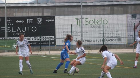 Partido entre el CD Olímpico de León y el Real Madrid B en el II Torneo Reino de LEón