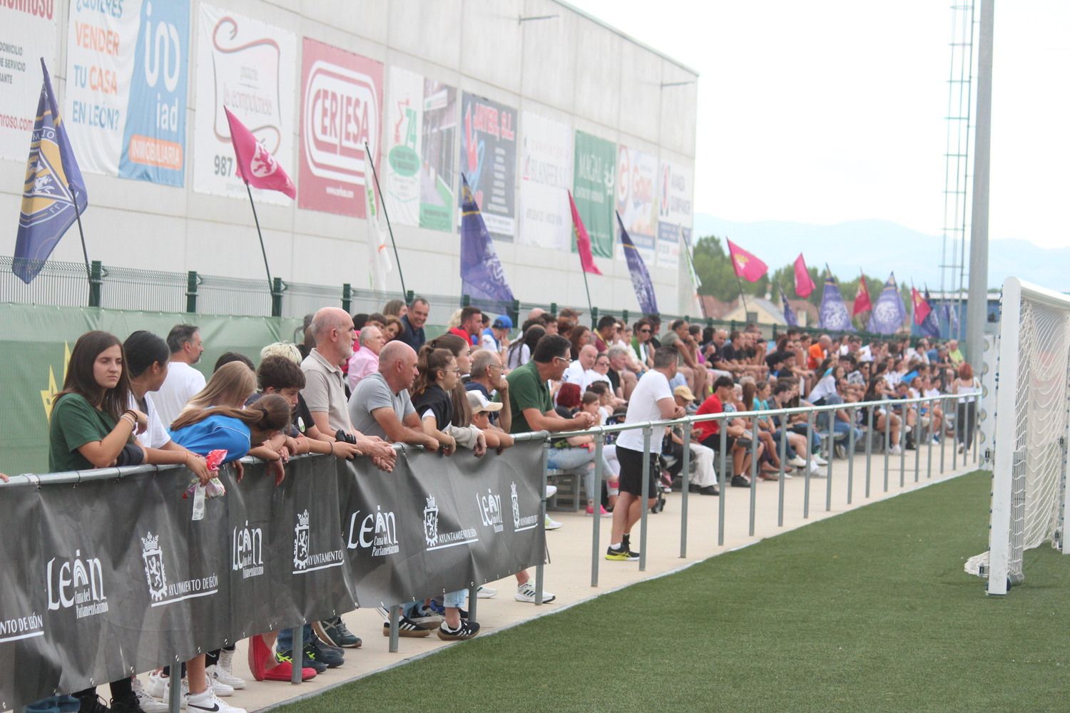 Partido entre el CD Olímpico de León y el Real Madrid B en el II Torneo Reino de LEón