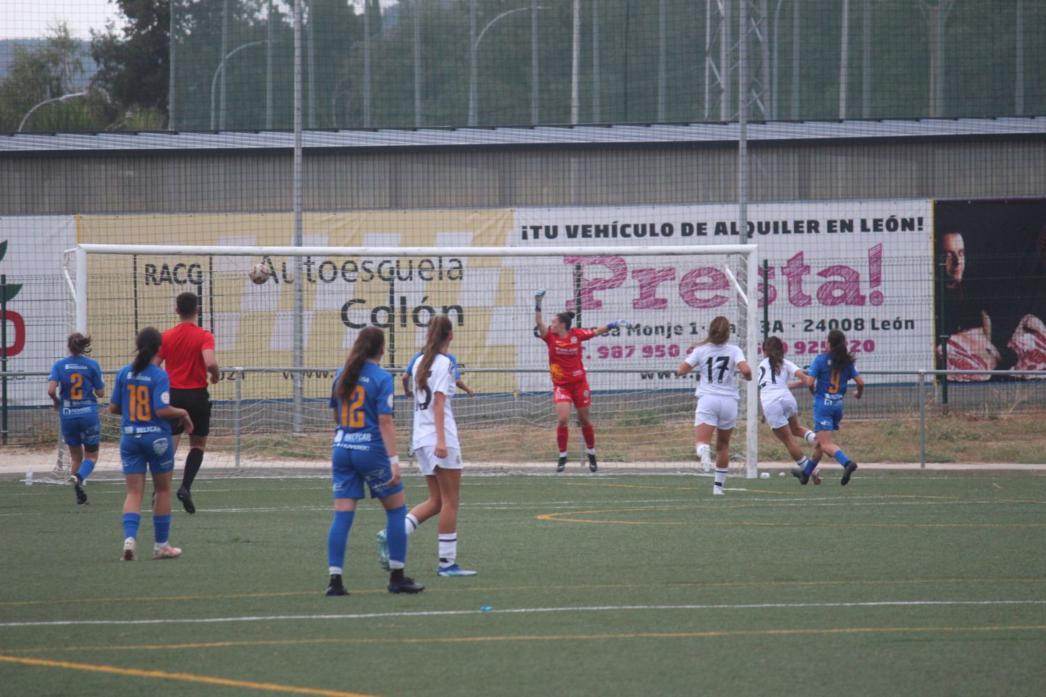 Partido entre el CD Olímpico de León y el Real Madrid B en el II Torneo Reino de LEón