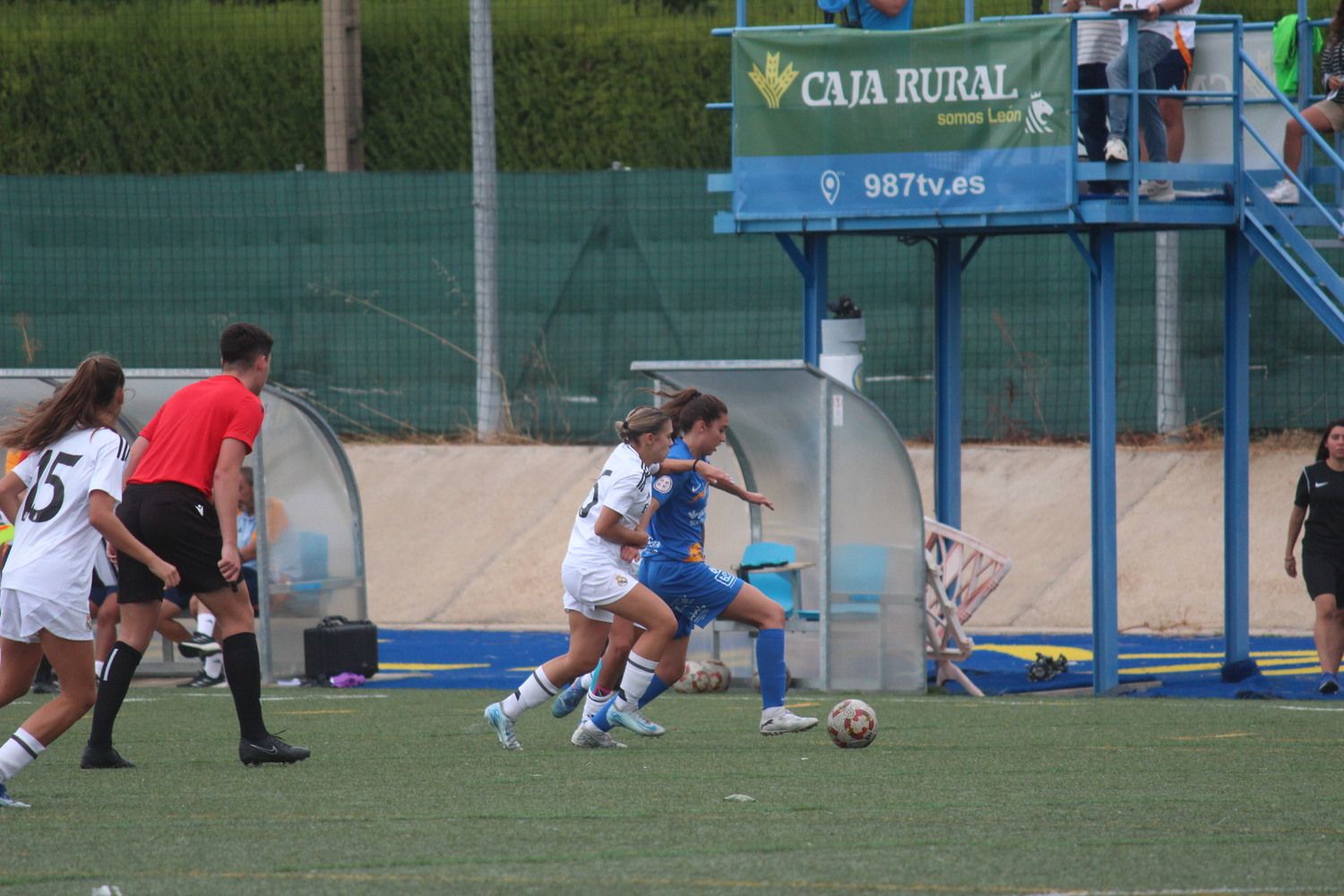 Partido entre el CD Olímpico de León y el Real Madrid B en el II Torneo Reino de LEón