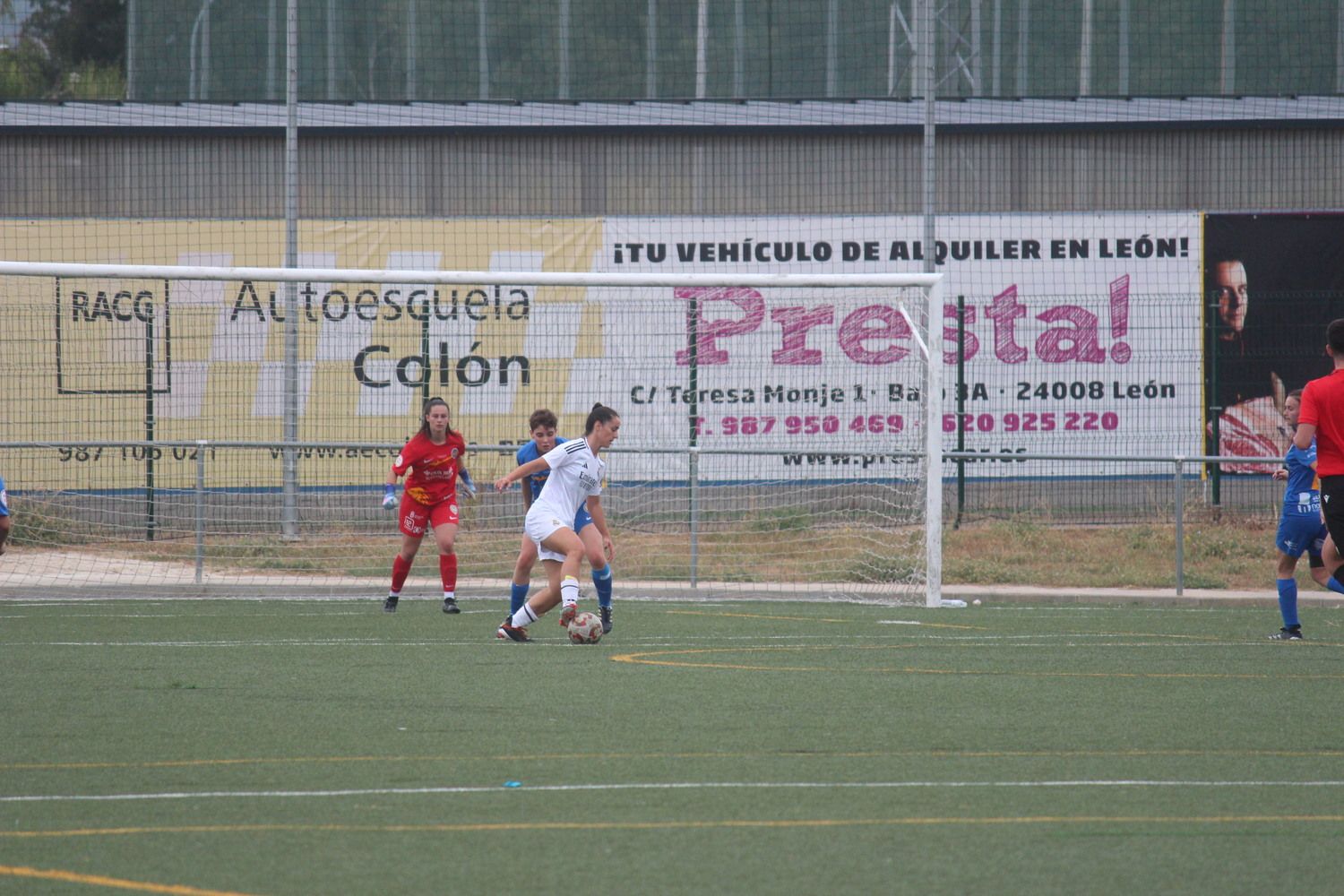 Partido entre el CD Olímpico de León y el Real Madrid B en el II Torneo Reino de LEón