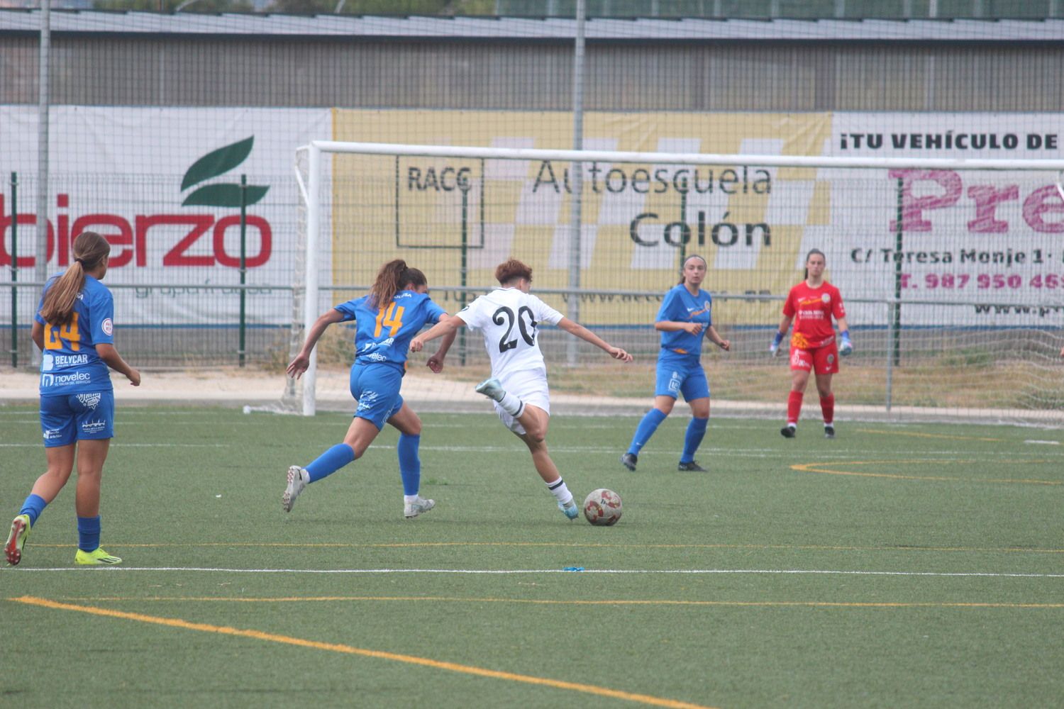 Partido entre el CD Olímpico de León y el Real Madrid B en el II Torneo Reino de LEón