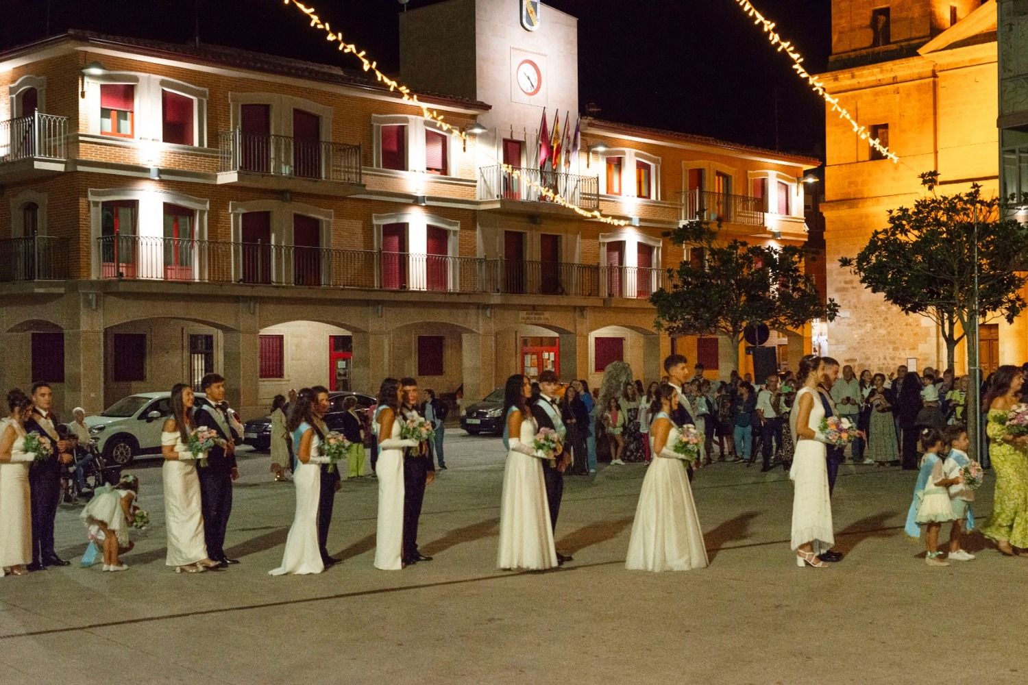 Coronación y presentación de la Reina y el Rey de las Fiestas de Valencia de Don Juan