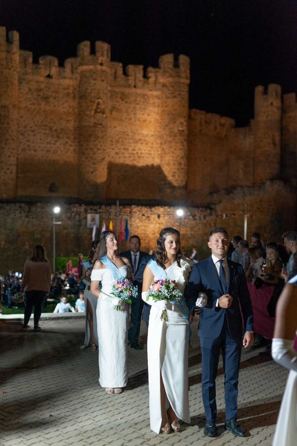 Coronación y presentación de la Reina y el Rey de las Fiestas de Valencia de Don Juan