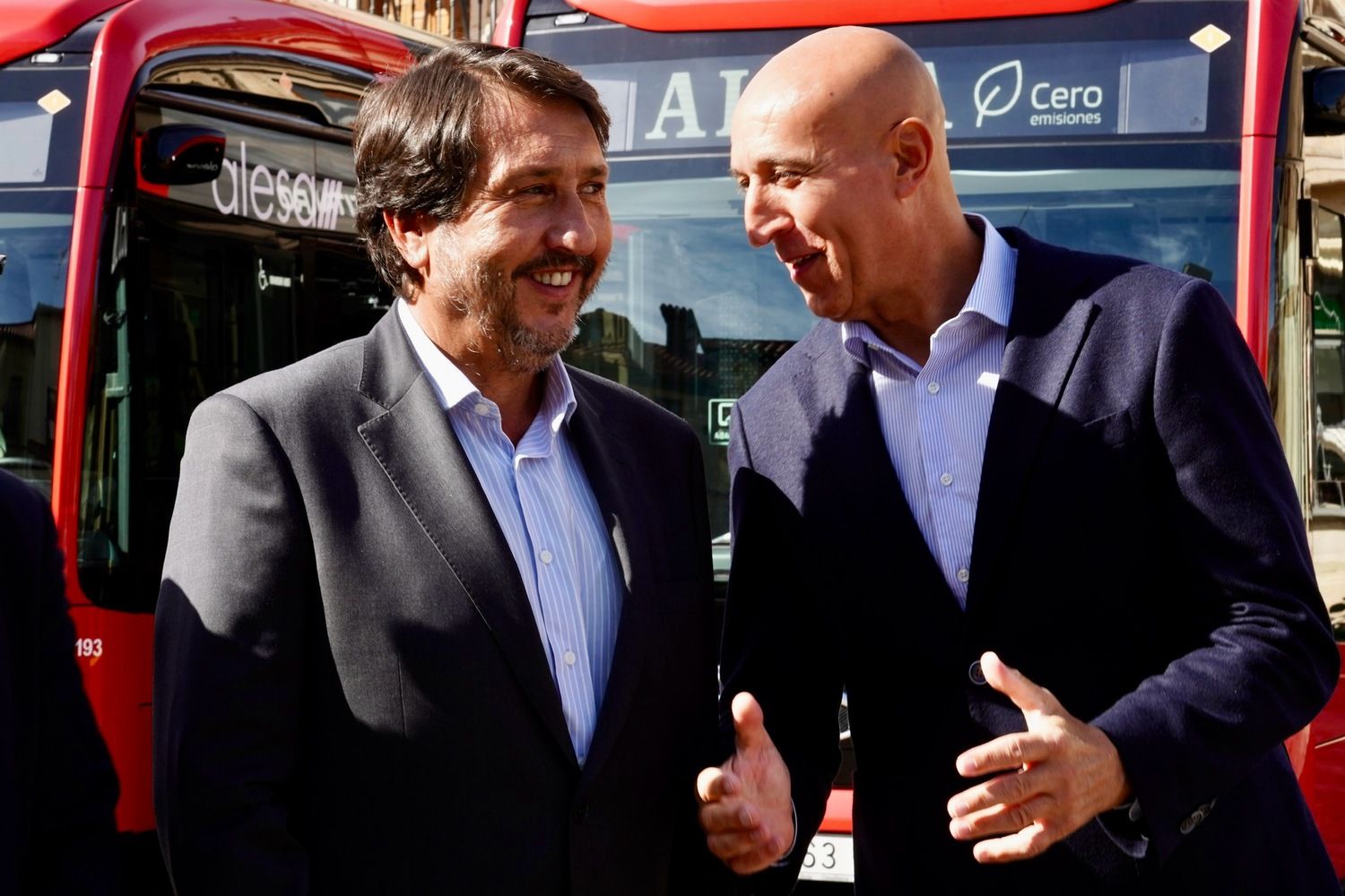 Presentación de los nuevos autobuses municipales de León