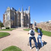 El Palacio de Gaudí y el chocolate de Astorga, protagonistas en 'Luis por el Mundo' en el programa especial de 'Más Vale Tarde'  - Redes Palacio de Gaudi
