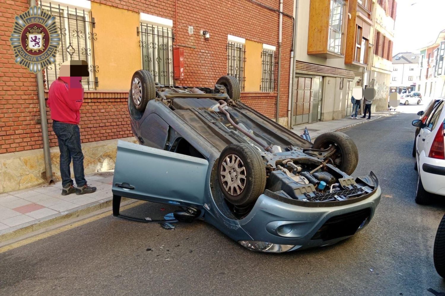 vuelco coche calle Perales (2)