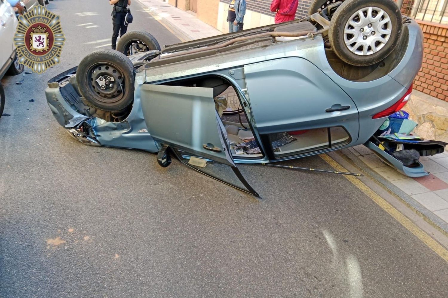 vuelco coche calle Perales (1)