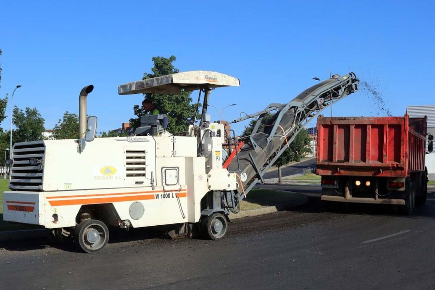 Comienzan las obras de asfaltado en la Avenida Reyes Leoneses en León - Ayuntamiento de León 