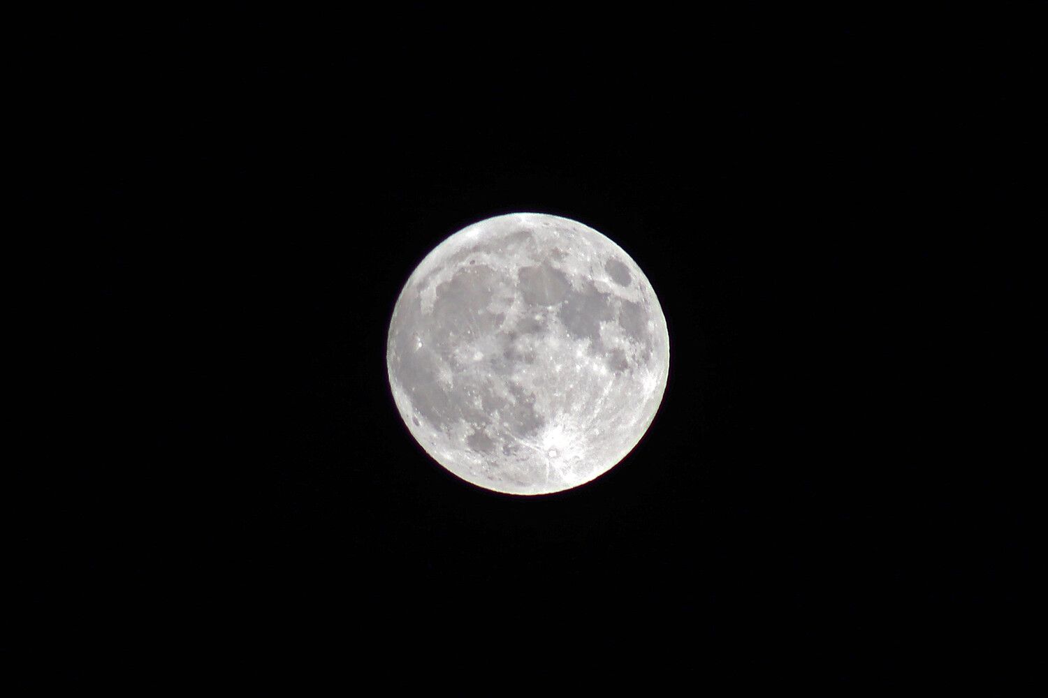 Superluna de Cosecha vista desde León | Peio García (ICAL)