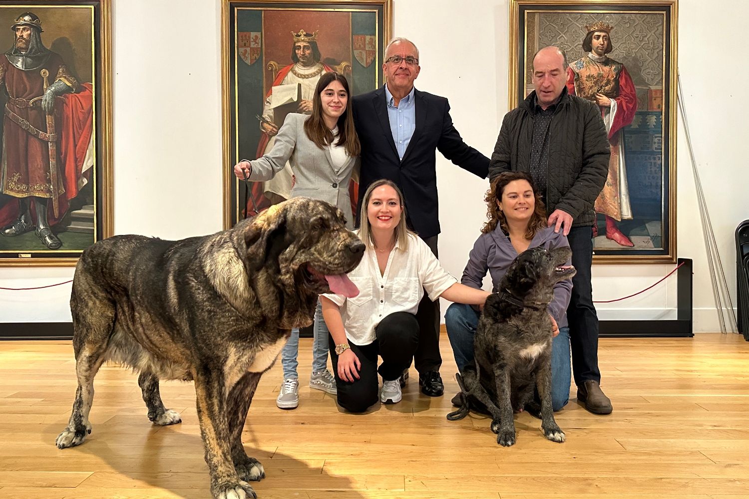 Cerca de 900 perros de un centenar de razas se citan este fin de semana en León en dos exposiciones caninas