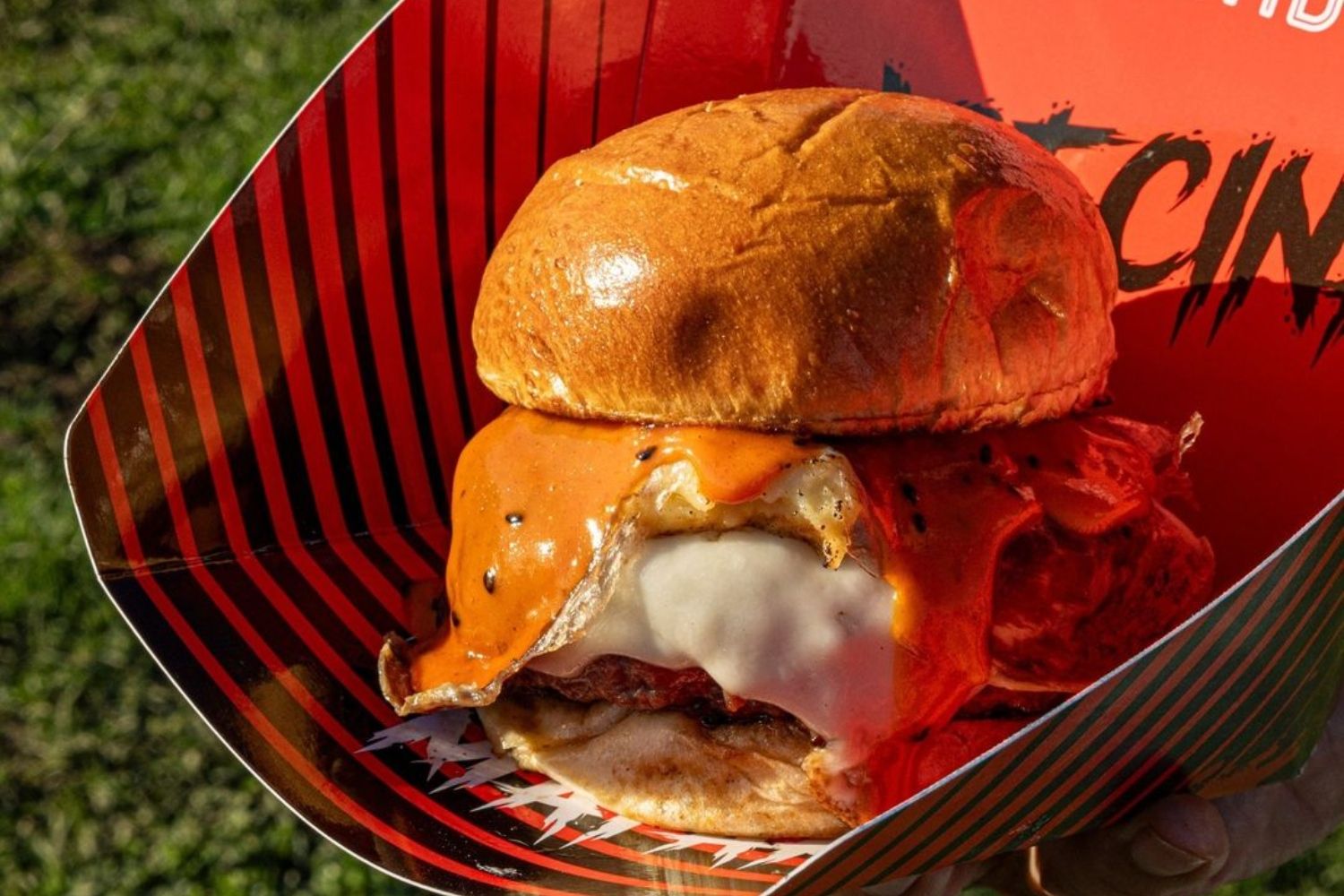 'Acecina' la hamburguesa con cecina de León que triunfa en el Champions Burger de Pamplona