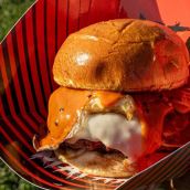 'Acecina' la hamburguesa con cecina de León que triunfa en el Champions Burger de Pamplona