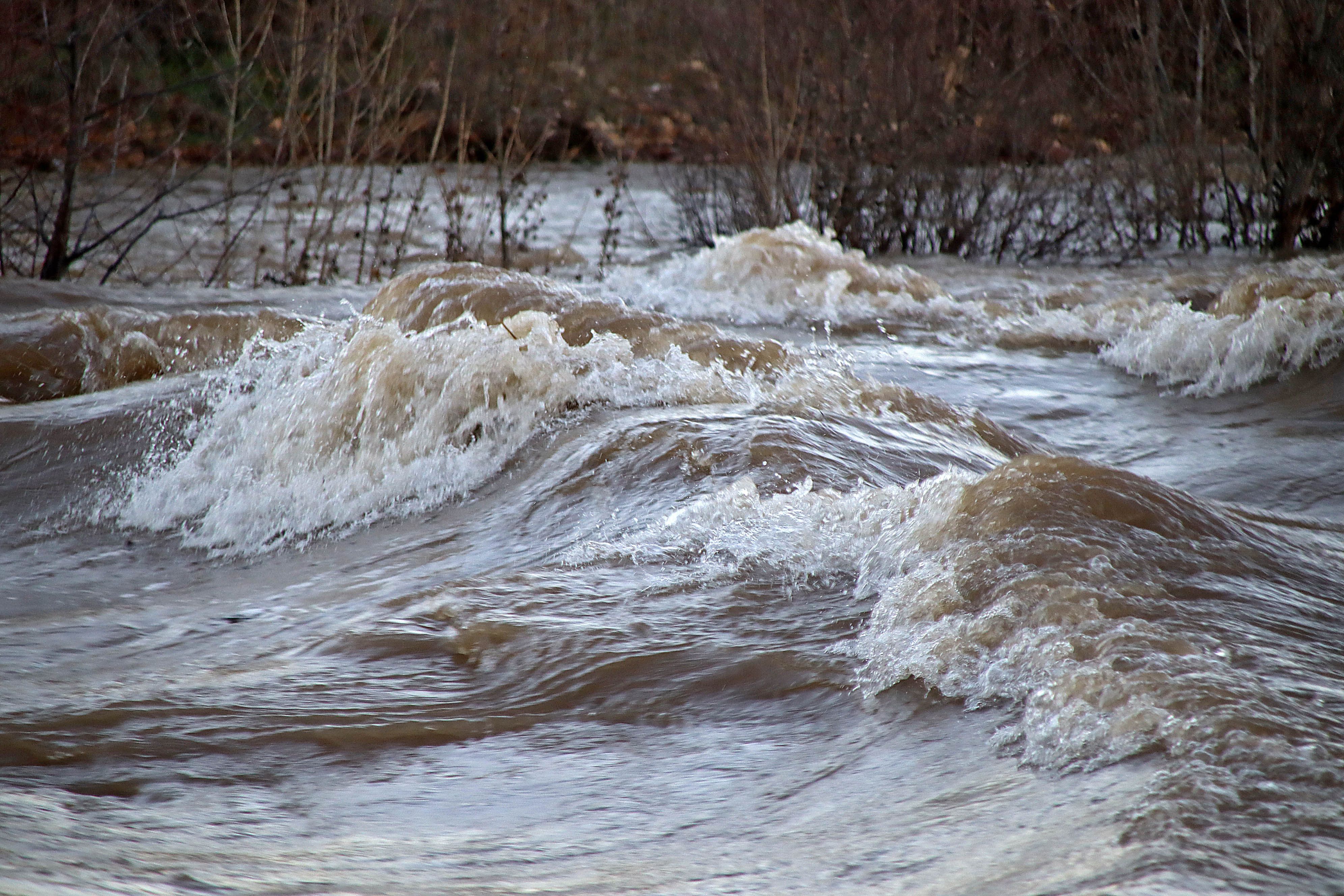 La CHD alerta del riesgo por el incremento de caudales en el río Bernesga