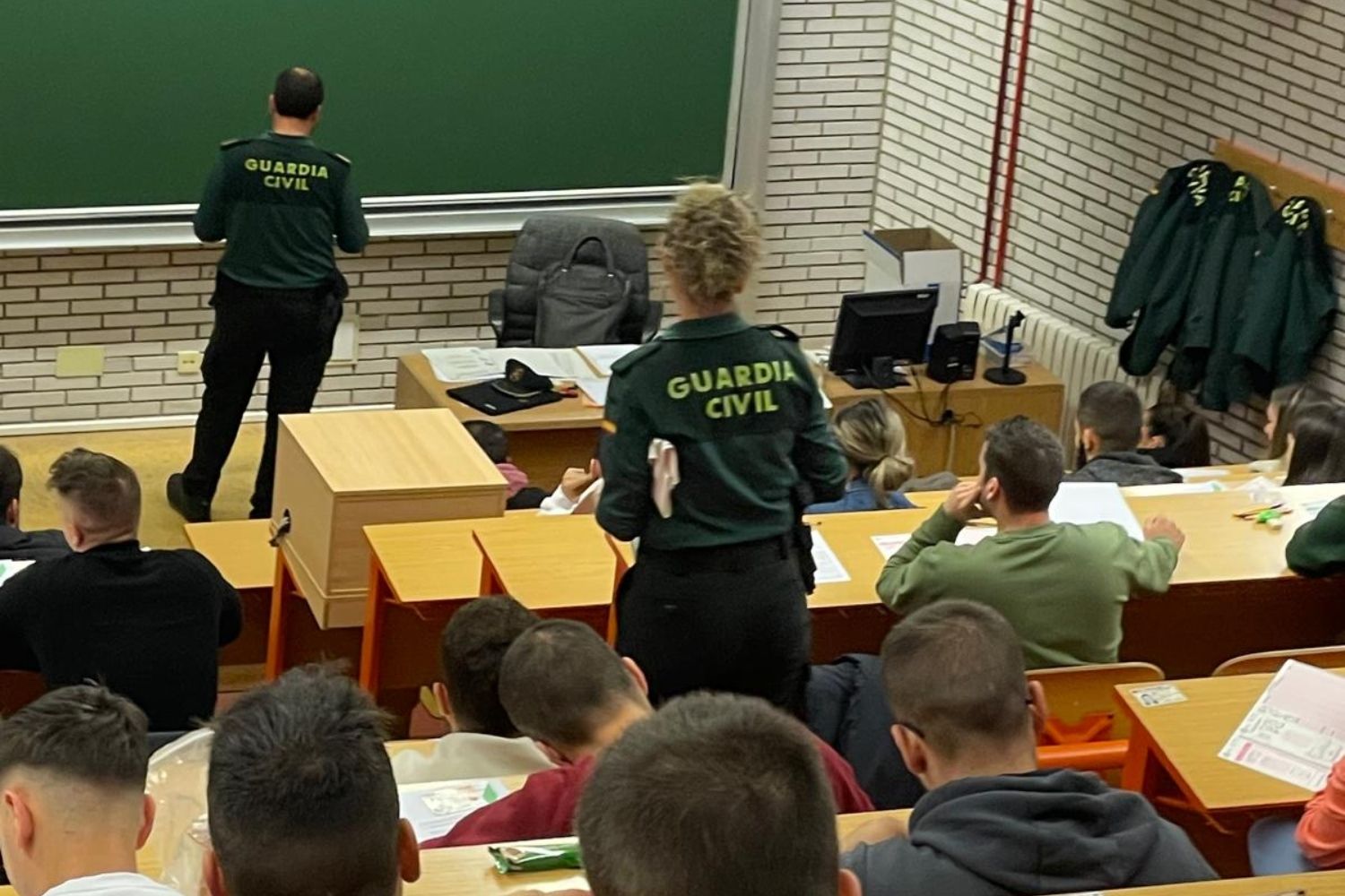 Cerca de 700 personas opositan a Guardia Civil en León