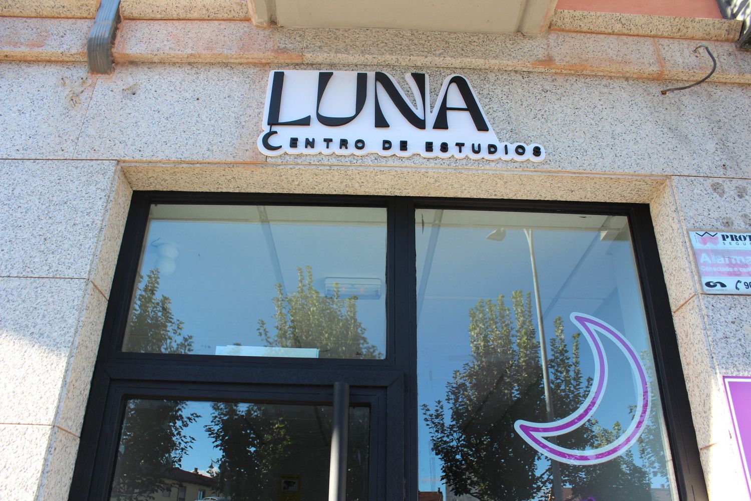 Centro de Estudios Luna: La nueva academia tecnologica de León