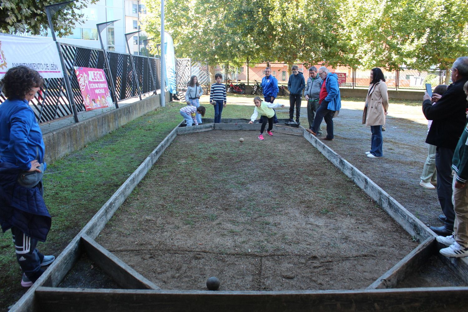 Jornada de juegos tradicionales para niños en León