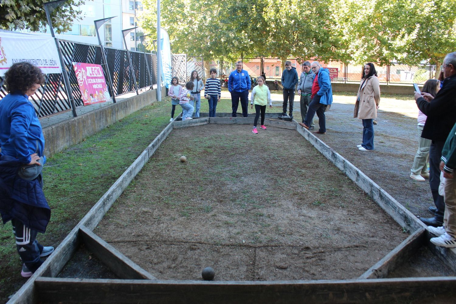 Jornada de juegos tradicionales para niños en León