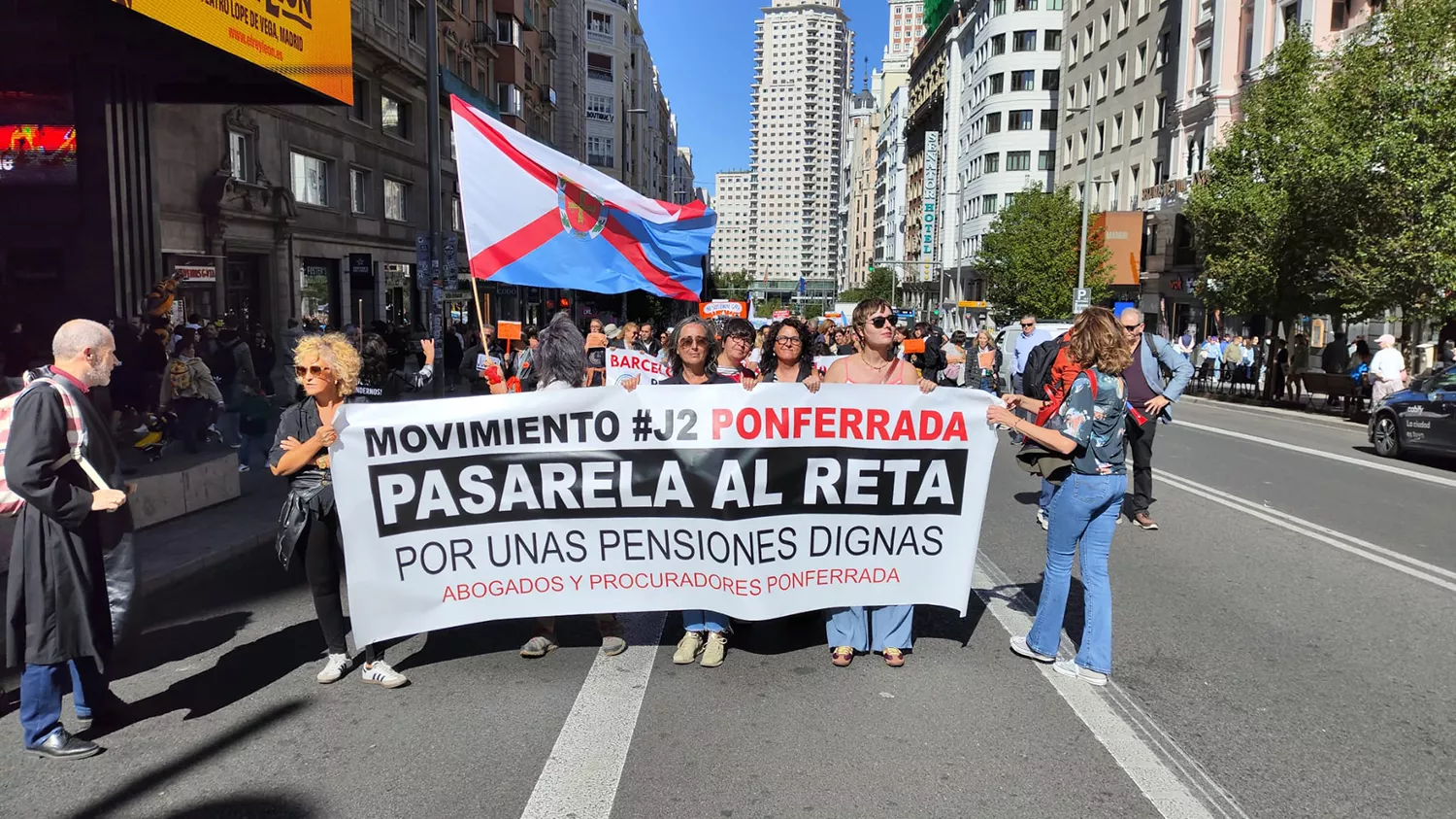 Abogados y procuradores del Bierzo reivindican en Madrid "unas pensiones dignas"