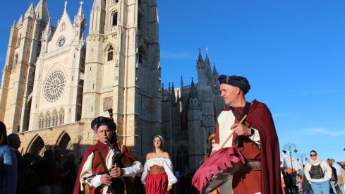 Representación del tributo de las 100 doncellas de León