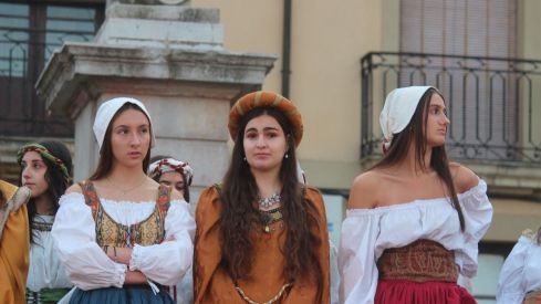 Representación del tributo de las 100 doncellas de León