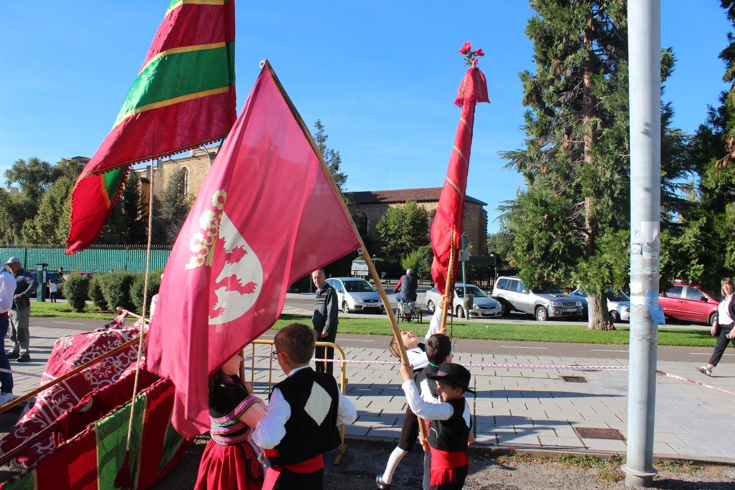 Desfile de Pendones leoneses en las Fiestas de San Froilán de León