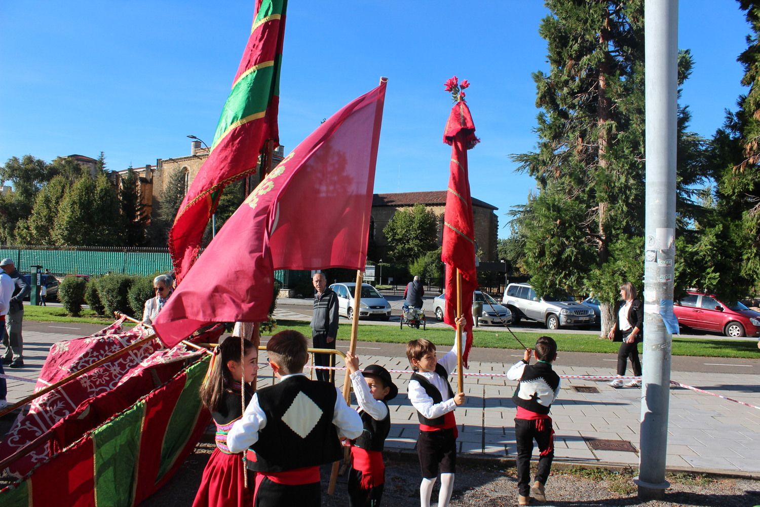 Desfile de Pendones leoneses en las Fiestas de San Froilán de León