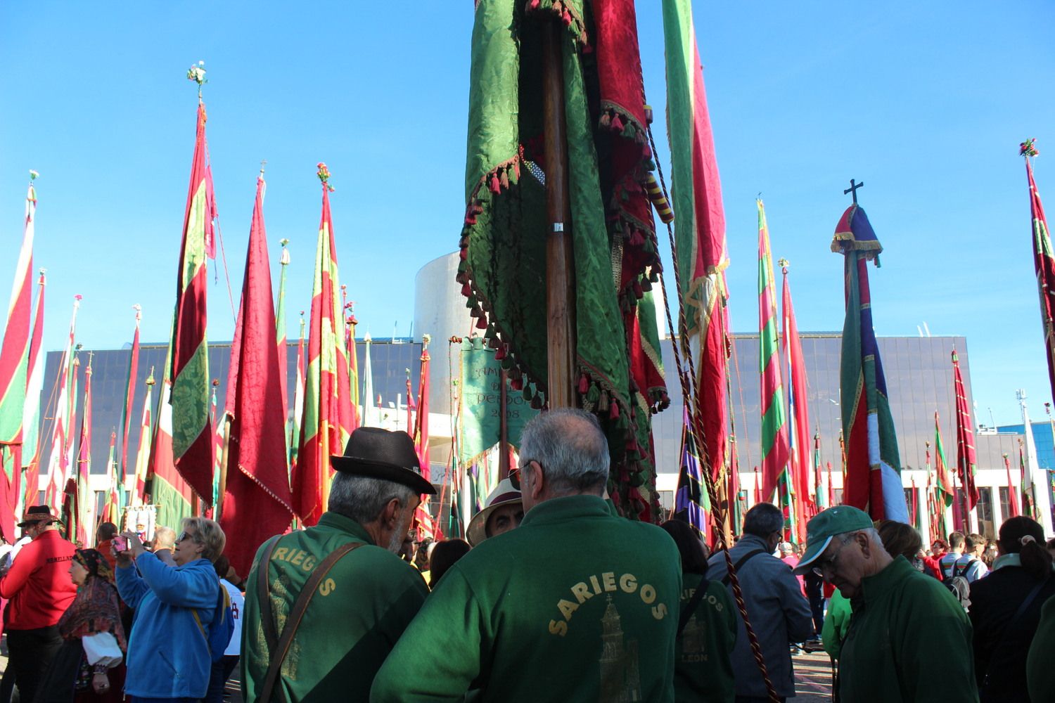 Desfile de Pendones leoneses en las Fiestas de San Froilán de León