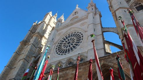 Desfile de Pendones leoneses en las Fiestas de San Froilán de León