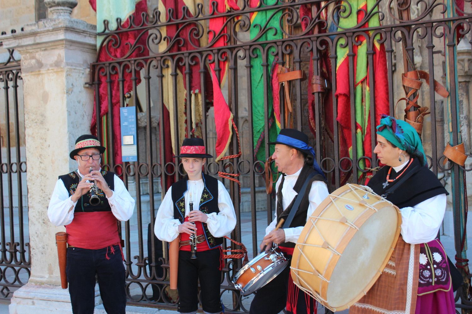 Desfile de Pendones leoneses en las Fiestas de San Froilán de León